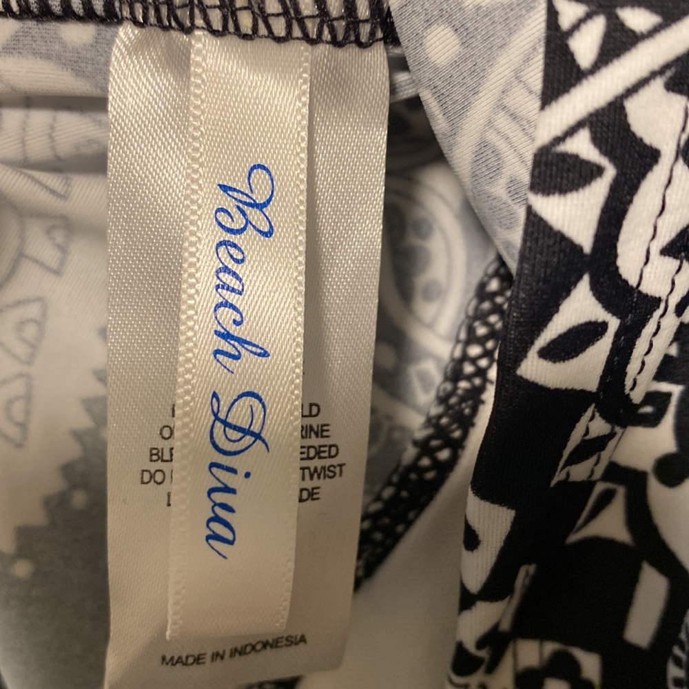 Beach Diva Tankini Bathing Suit Top - Picture 6 of 7
